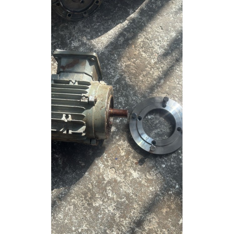 Yemlik Motor Redüktörü montajı için Flanş